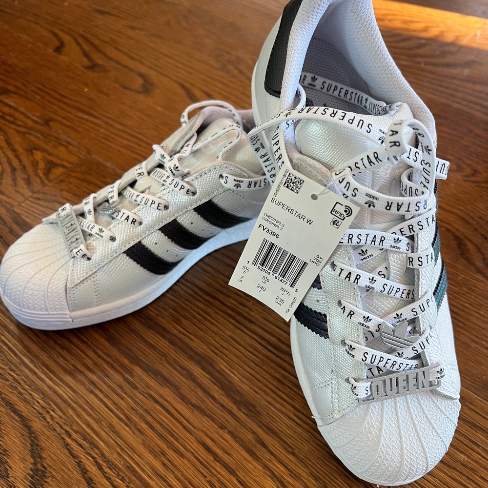 Adidas originals Superstar - women’s